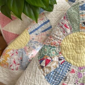 Vintage Dresden Plate Quilt 80x90 Scallop Edge Feedsack